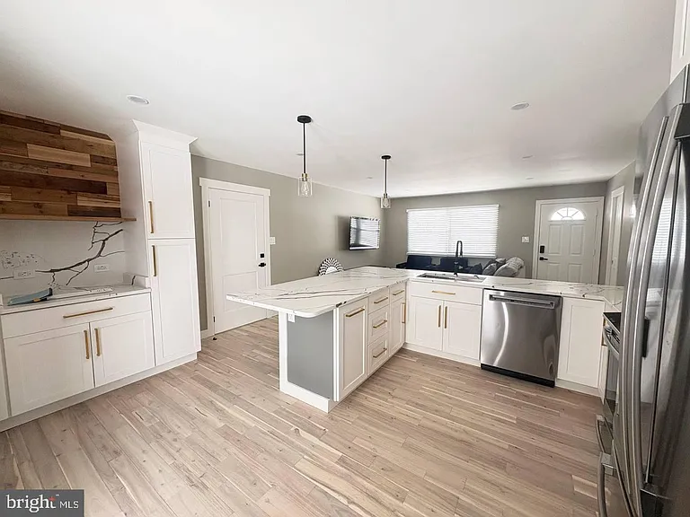 13223 Hawthorn Ln — Photo 6