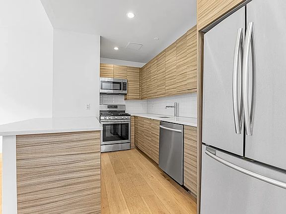 4th image of 50 Murray St APT 1013