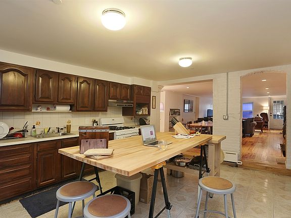 2nd image of 463 Union St #1