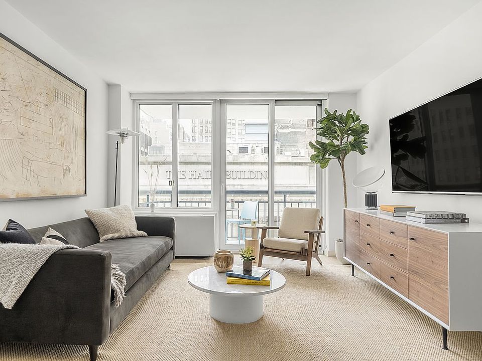 1st image of 70 W 37th St #602