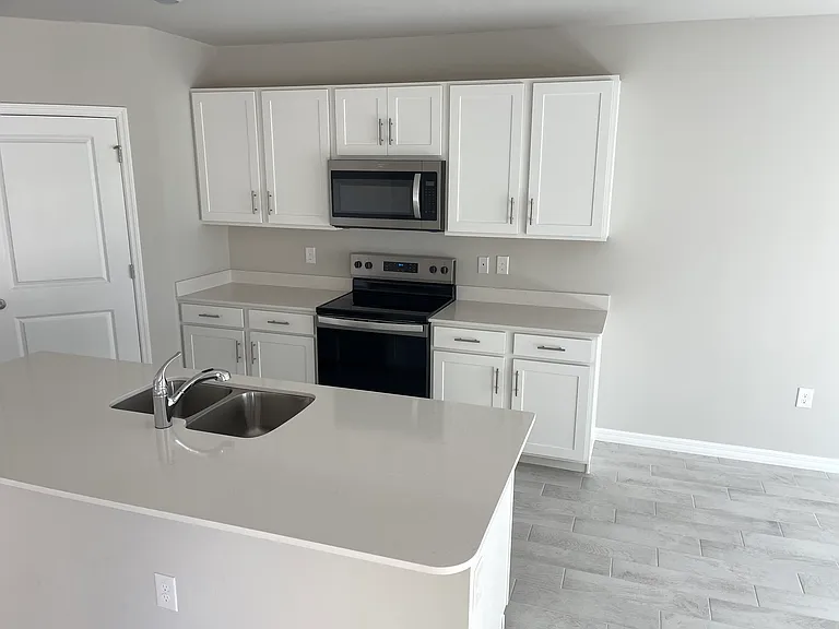 455 Londrina Dr — Photo 9