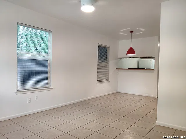 2 bed, 1.0 bath, 3328 sqft, $1,100 — Photo 2