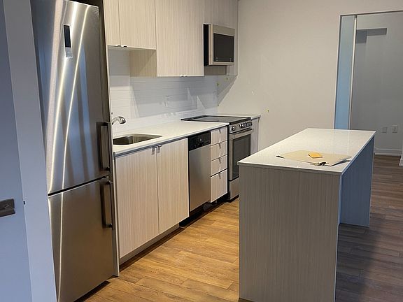 4th image of 2433 S Dufferin St #507