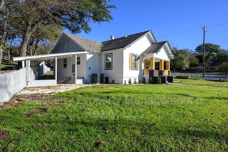 3 bed, 2.0 bath, 1650 sqft, $2,500 — Photo 2