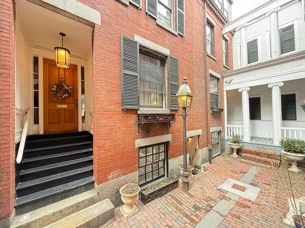 5 Rollins Pl, Boston, MA 02114