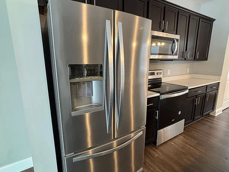 86 Hawthorne Dr — Photo 4