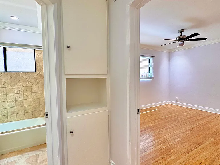 1506 S Barrington Ave #103 — Photo 9