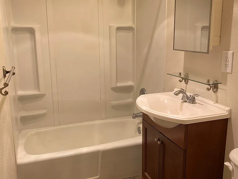 211 Ash St #7 — Photo 8