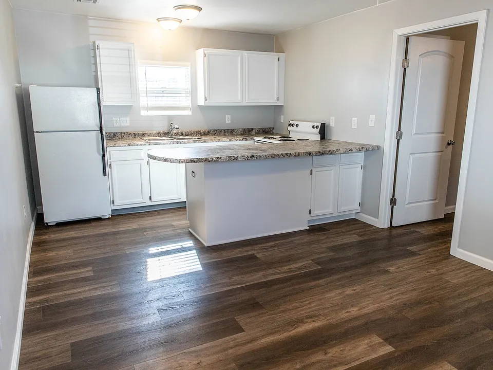 1009 S Kansas Ave #401