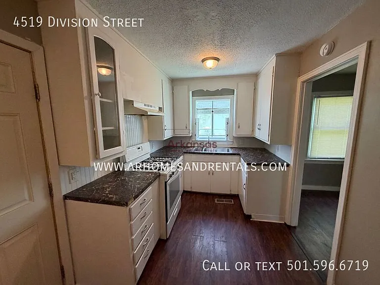 4519 Division St — Photo 4