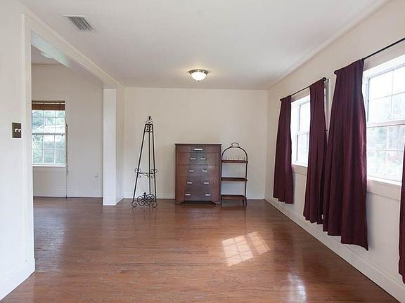 3rd image of 4113 N Branch Ave