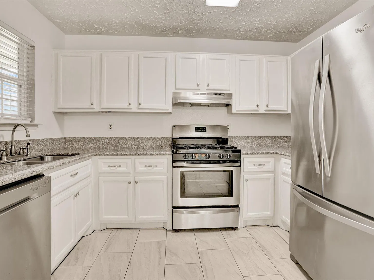 2 bed, 2.0 bath, 1141 sqft, $1,700 — Photo 2