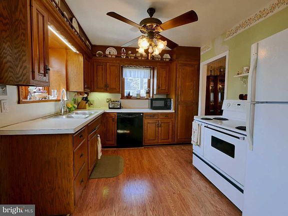 5th image of 1020 Edmonds Ave
