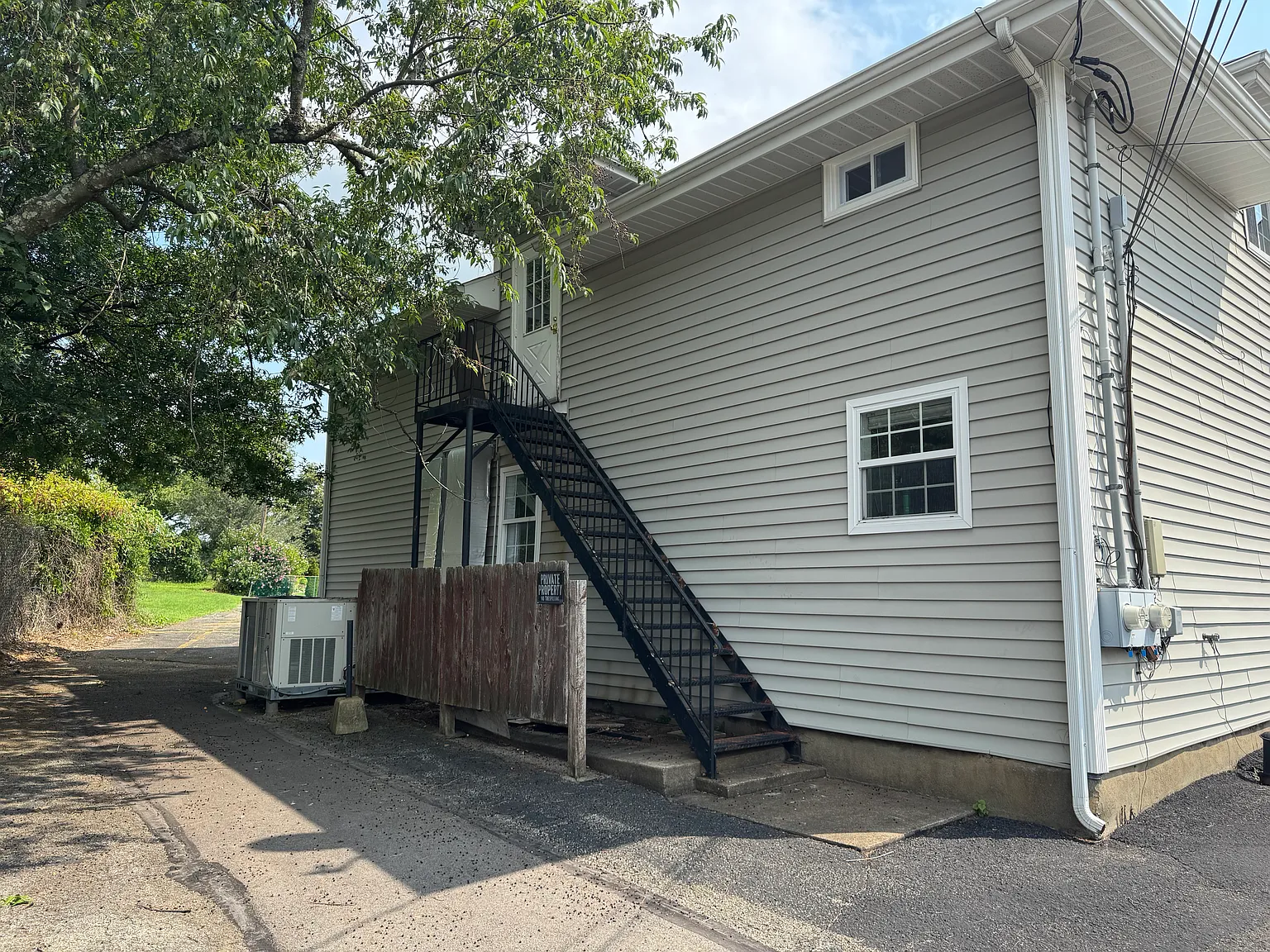 3 bed, $1,100 — Photo 2