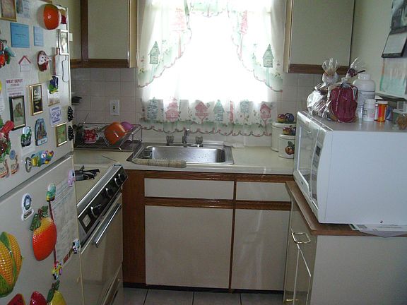 2nd image of 1480 Oakley St