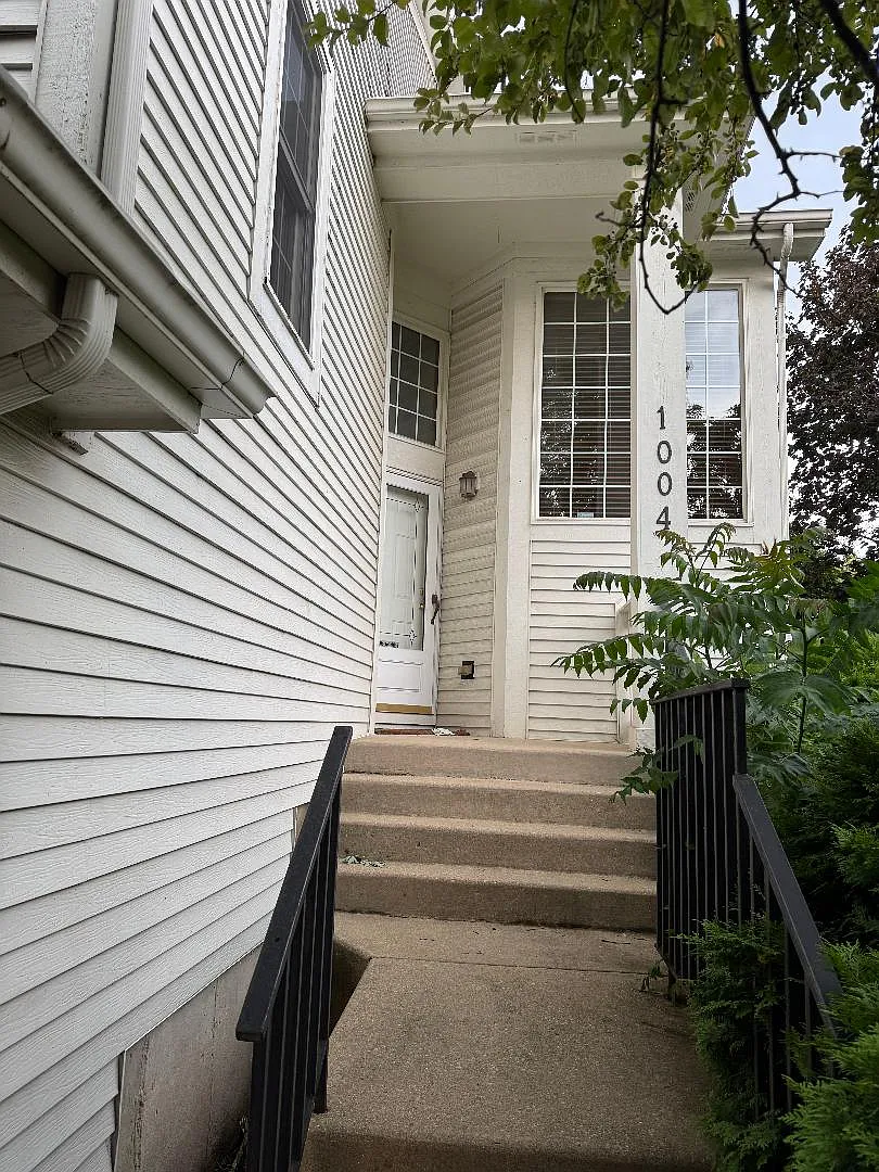 3 bed, 1921 sqft, $2,950 — Photo 1