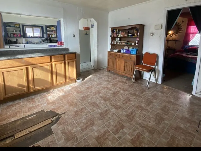 760 S 6th Ave — Photo 5