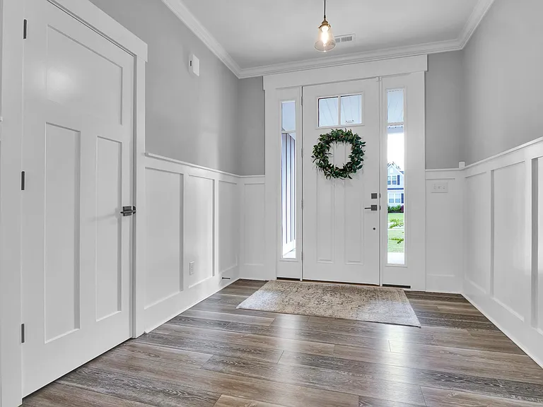 651 Crown Pointe Dr — Photo 4