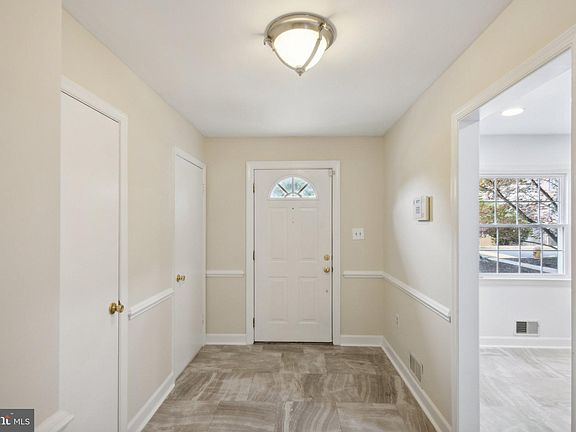 4th image of 1419 Admiral Dr