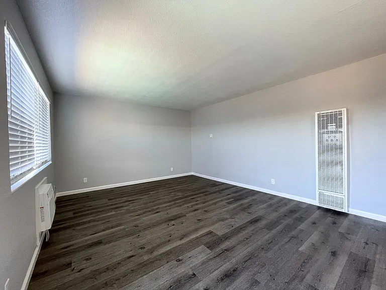 Lincoln Courtyards at 531 Glendora Avenue — Photo 16