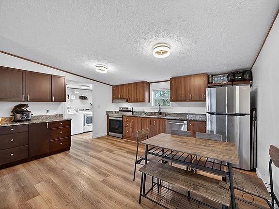 4th image of 240 Hawks Way