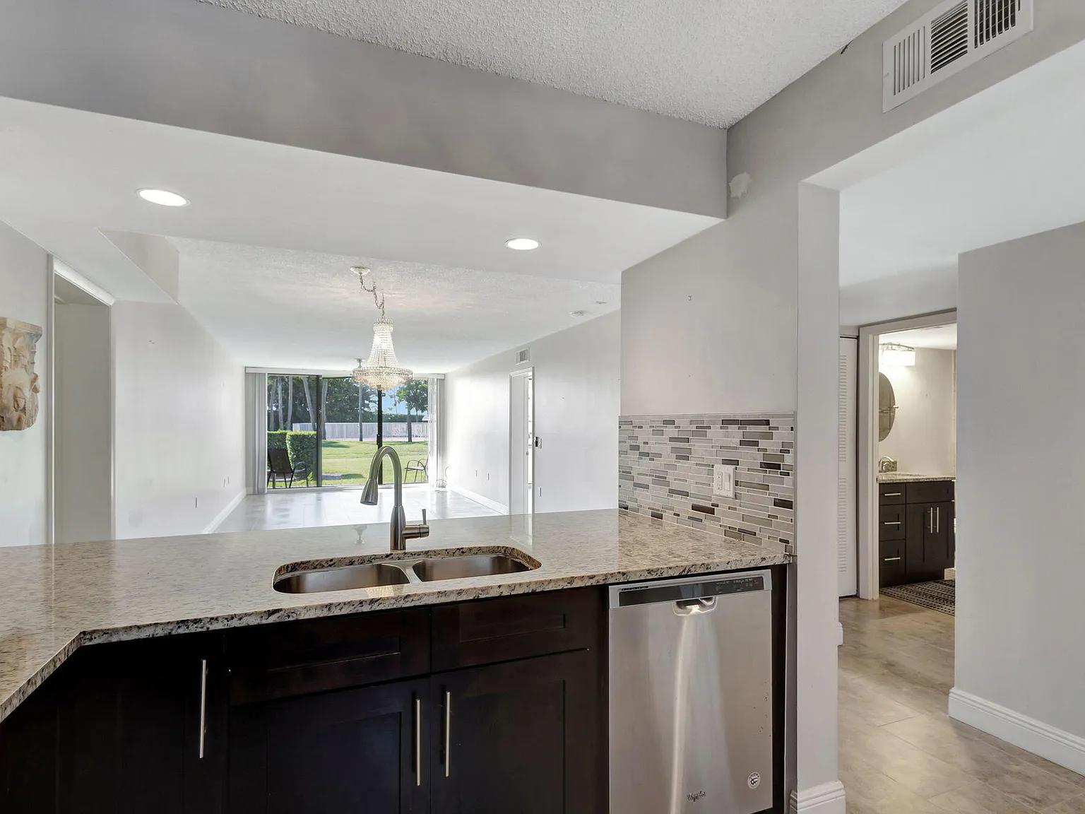 2 bed, 2.0 bath, 1442 sqft, $2,400 — Photo 4