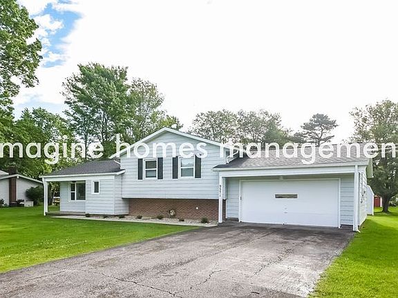3rd image of 9571 Airlane Dr