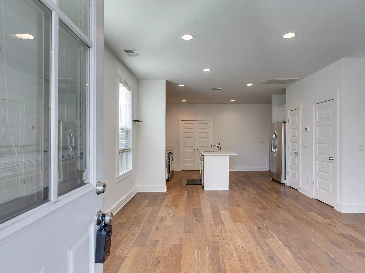 2 bed, 2.5 bath, 1440 sqft, $2,050 — Photo 4