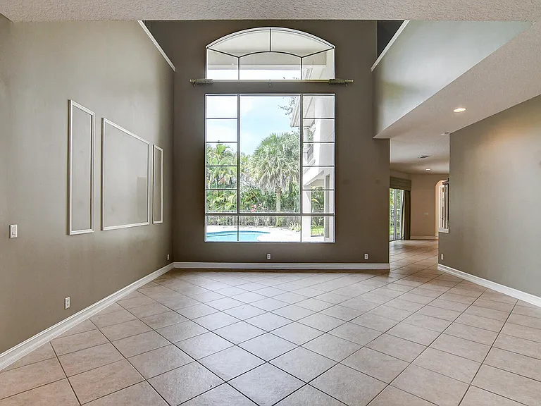 670 Edgebrook Ln — Photo 13