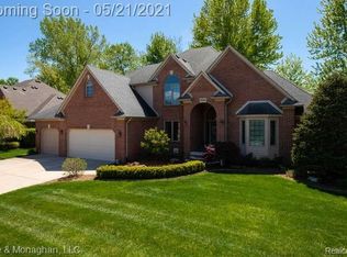 28060 Ashland Ave, Harrison Township, MI