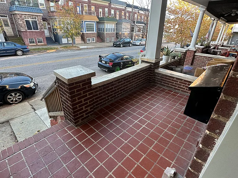 2616 E Biddle St — Photo 2