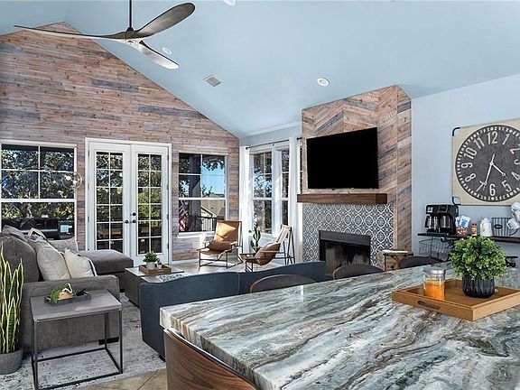 4th image of 204 Pinehurst Cir