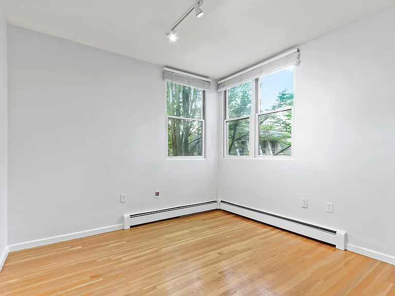 336 Harvard St #E — Photo 14