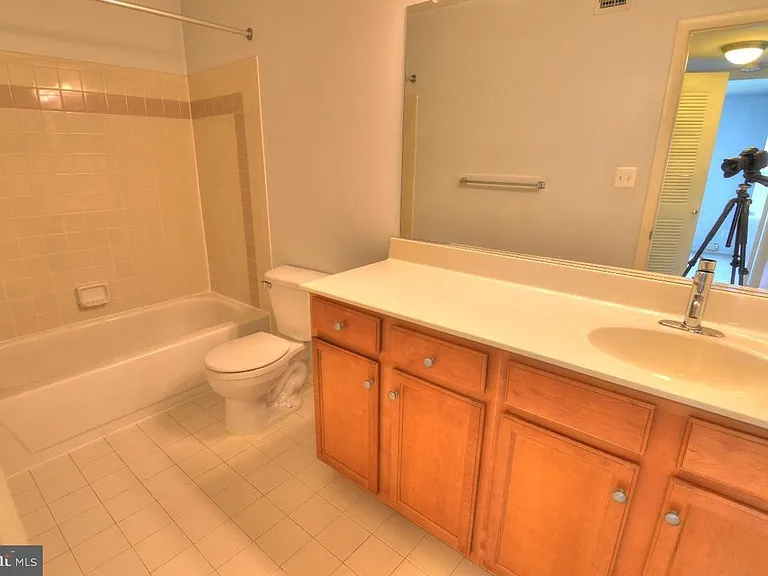 1710 Abercromby Ct #K — Photo 9