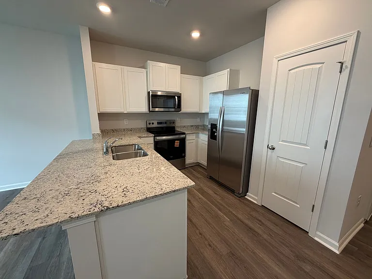 9 Silverbell Ln — Photo 4