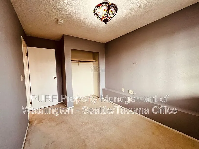 4215 N Vassault St #B — Photo 12