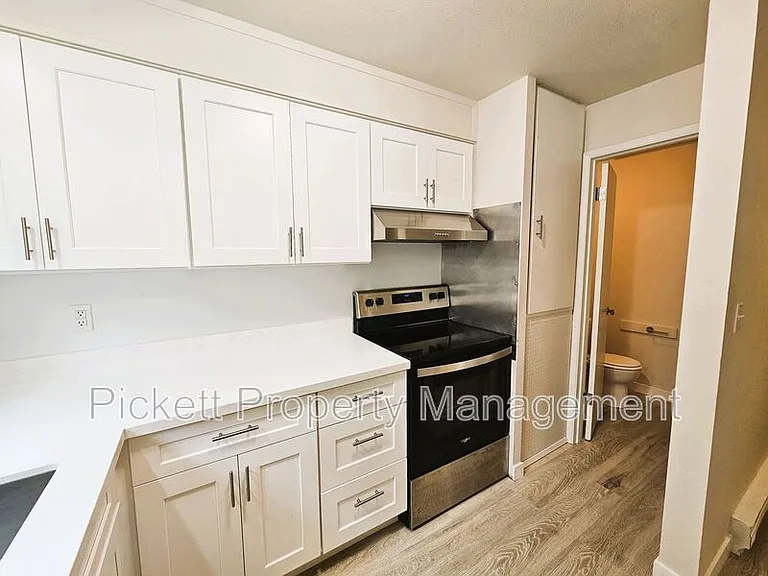354 NW Edvard St #G — Photo 11