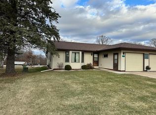 811 N Sprague St APT 1, Caledonia, MN 55921