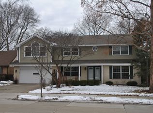 126 N Stratford Rd, Arlington Heights, IL 60004