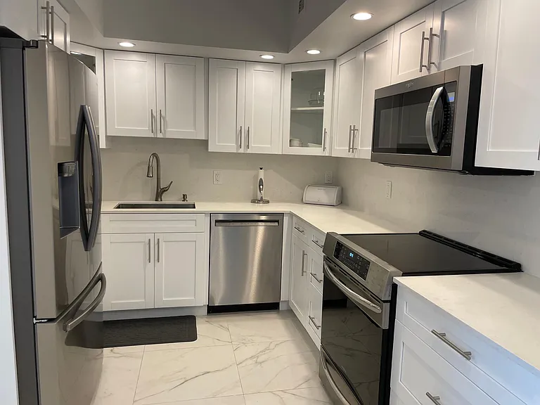 5600 Collins Ave #6D — Photo 8