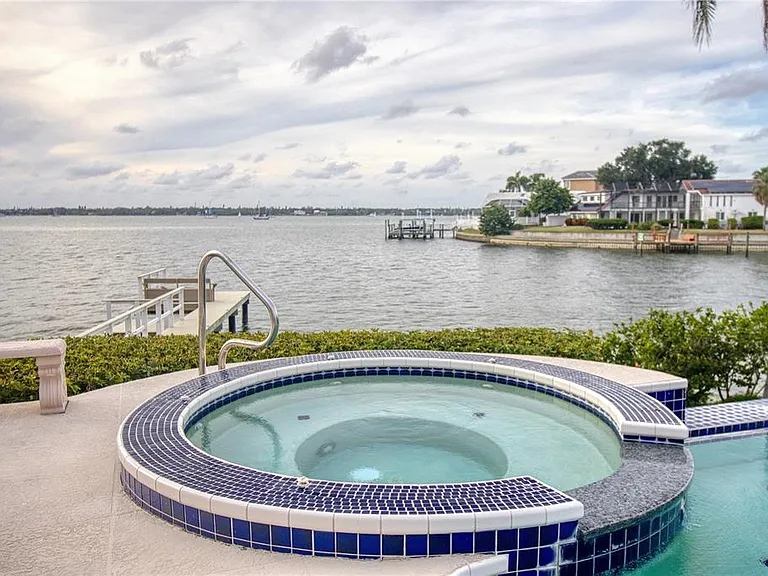 4709 Dolphin Cay Ln S — Photo 23