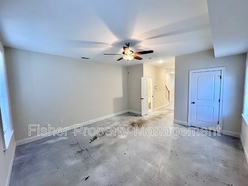 4 bed, 4.5 bath, 2200 sqft, $2,295 — Photo 2