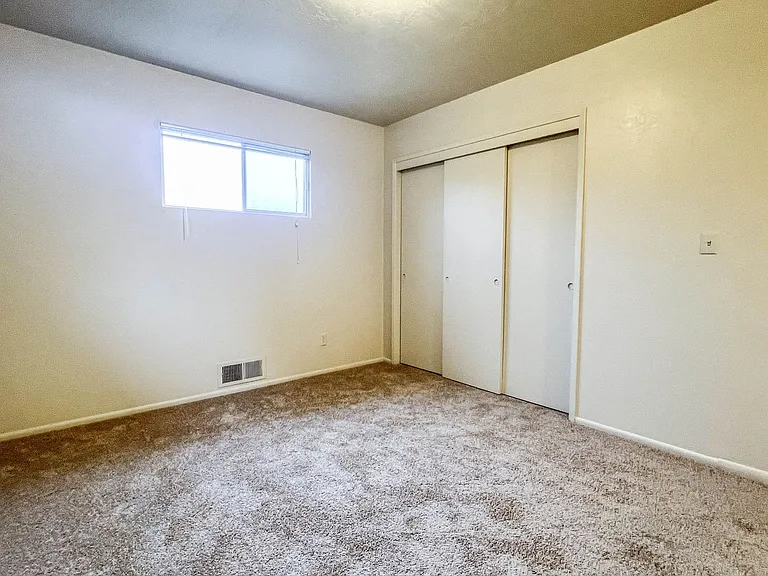550 Eastwood Pl — Photo 11