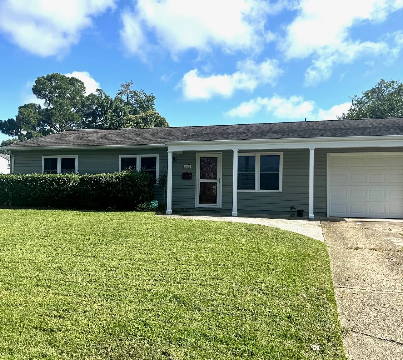 3 bed, 1092 sqft, $2,200 — Photo 1