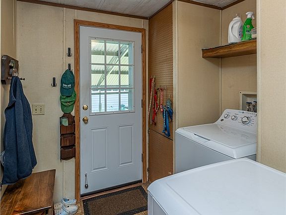 3rd image of 4 Overland Dr