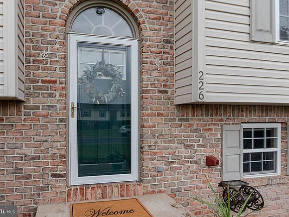 4th image of 226 Meadow Ln