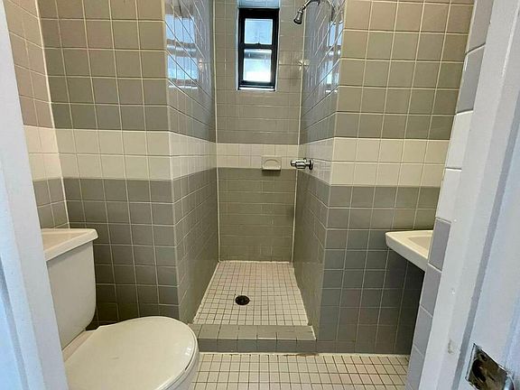 5th image of 35 Christopher St APT 4A