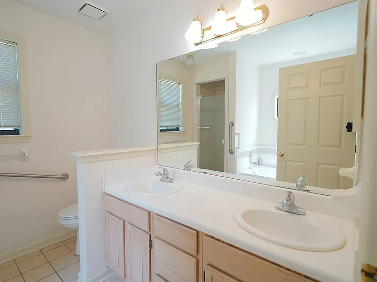 2605 Yarmouth Ln — Photo 16