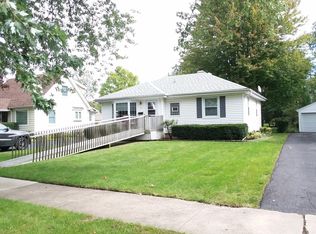 567 S Lodge Ln, Lombard, IL 60148