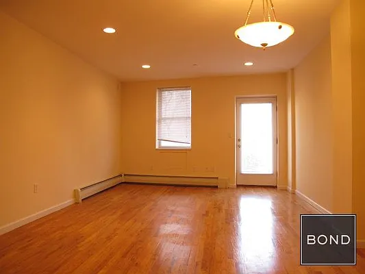 Rented by Bond New York | media 28